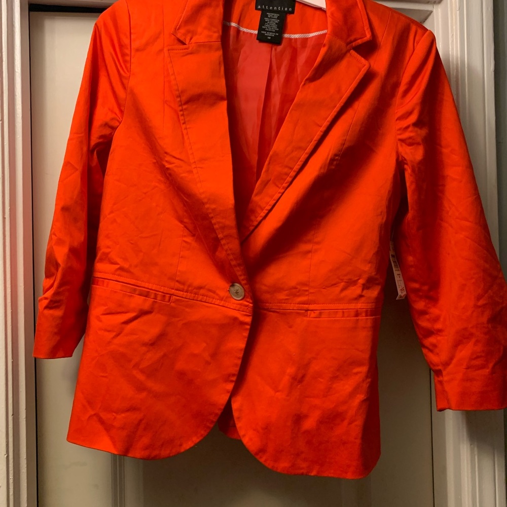 Attention 2 Piece Blazer & shorts set. Blazer is a 10. Shorts are an 8.